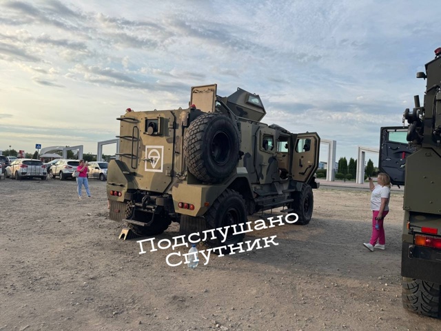 Выставка военной техники в Спутнике