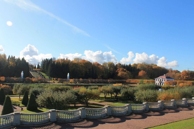 Кадры с осенней прогулки по Петергофу 🍁