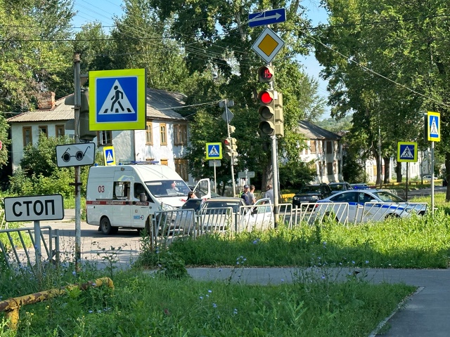 Авария на перекрёстке у жилгородка.