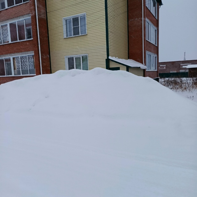 Обращаемся к жителям, живущим напротив дома по ул. Садо...