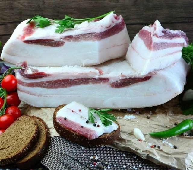 Продам сало свиное -свежее. 200р/кг
Ноги, голова- 100р/кг
З?...