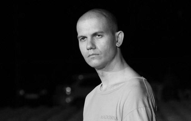 После тренировки по боксу умер солист группы Shortparis Николай Комягин. По информации СМИ, у музыка