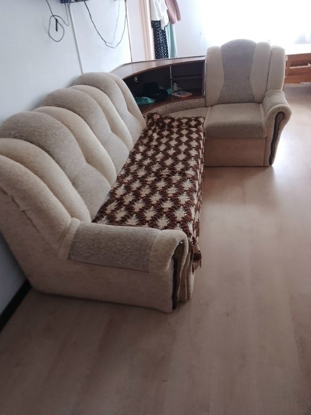 Продам диван угловой в хорошем состоянии цена 5000руб, т ...