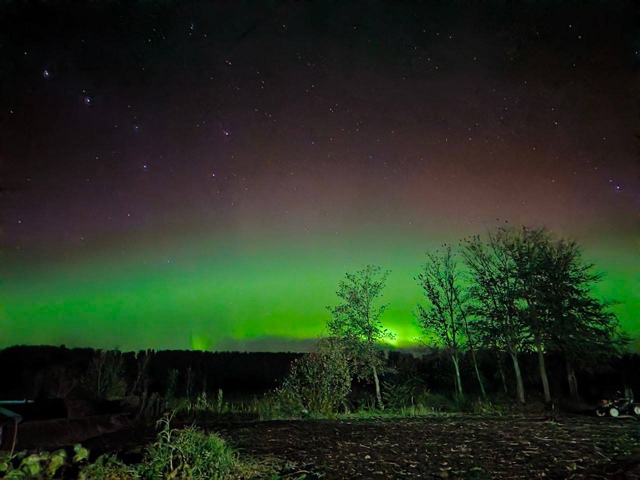 Необычно сильное сияние можно было заметить в Петербу?...