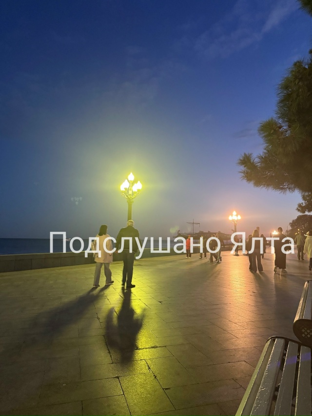 Фонарь светит слишком ярко, почему я должен это терпет?...