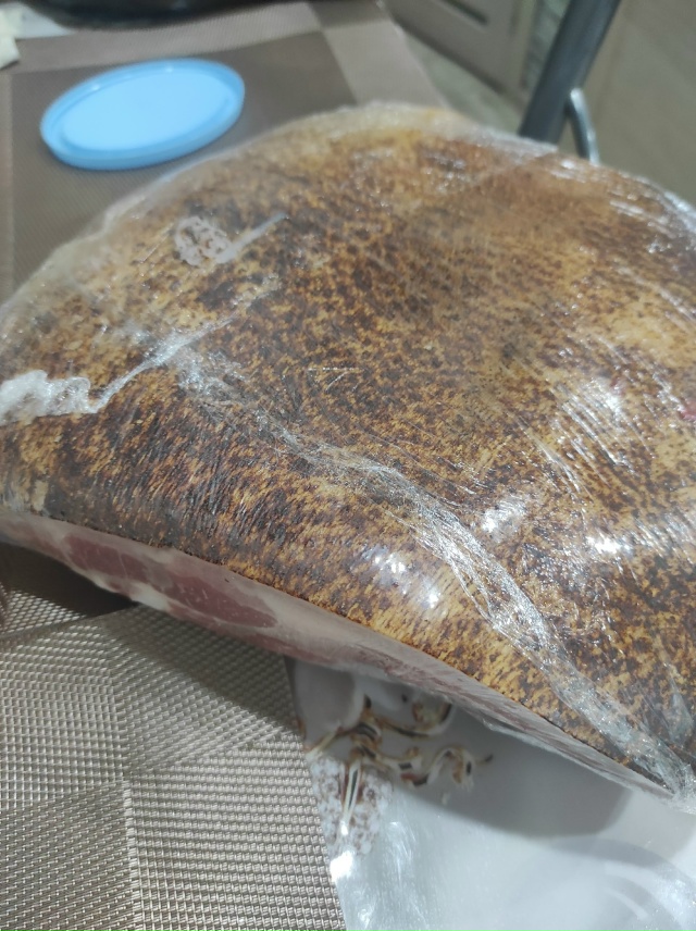 Почему в светофоре на первомайской принимают такое гр?...