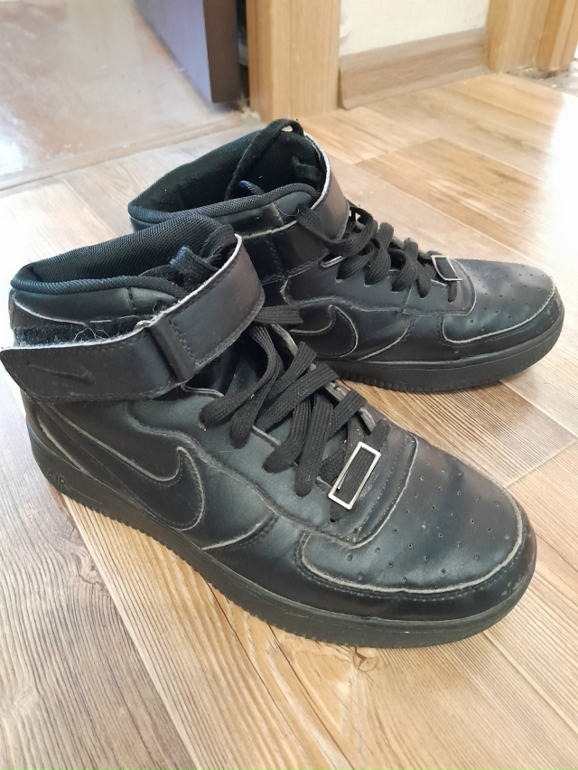 Отдам за полезности,р.42-44,8980-657-10-31