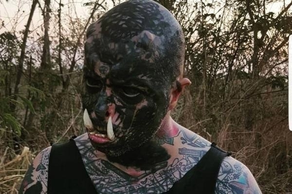 Мужчина, живущий на границе Бразилии и Парагвая, не наз...