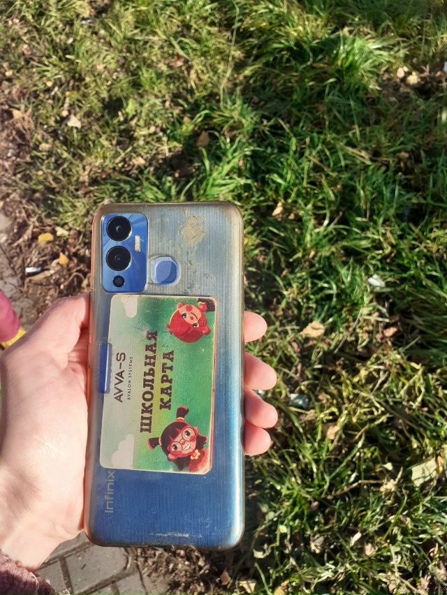 На Советской улице найден телефон. Так же в чехле лежи?...