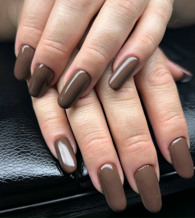 Здравствуйте,я сертифицированный мастер маникюра и пе...