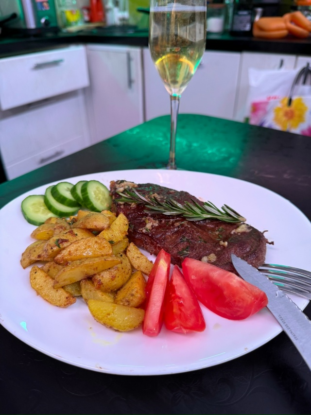 Кто чем занят?
Кидайте фоточки в комментарии 📸