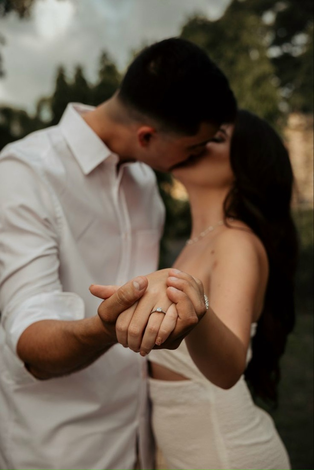 Интересно стало узнать, а вы ожидали предложение руки ?...