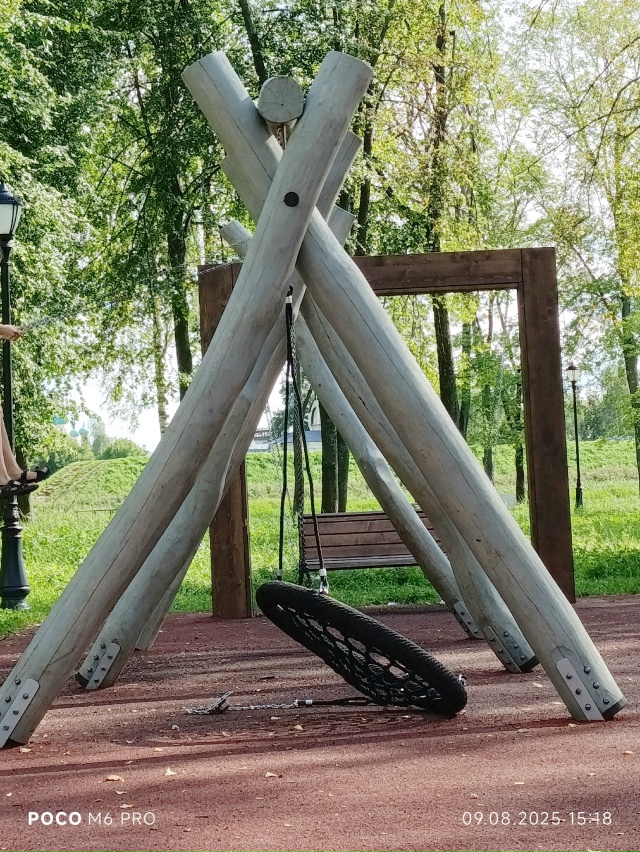 Эх.. Такой хороший стал комсомольский парк, но...