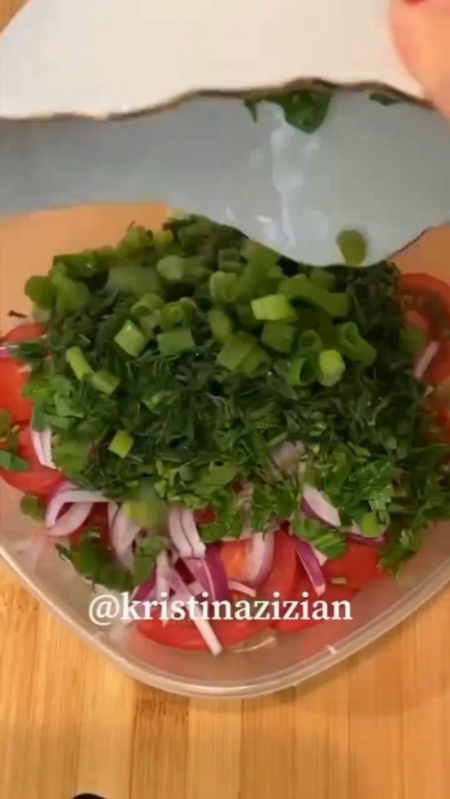 Быстрые маринованные помидоры - закуска, которая спаса...