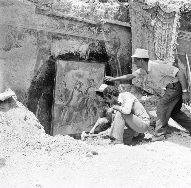 В 1973 году во время раскопок в Доме Золотого Браслета бы...