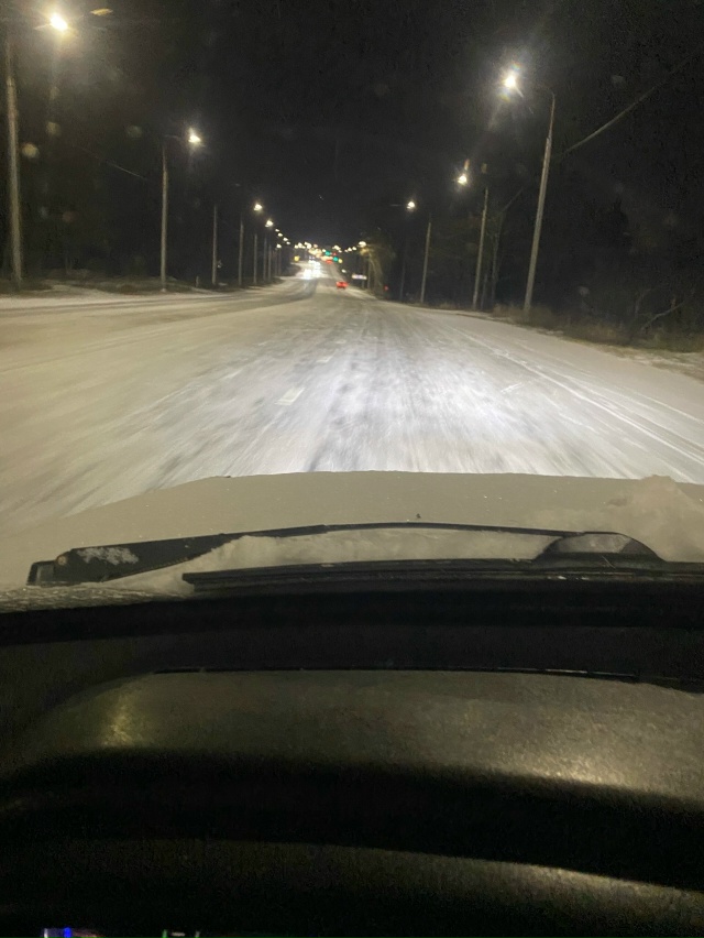 Будьте аккуратны на дорогах! Даже на шипах таскает в ра...