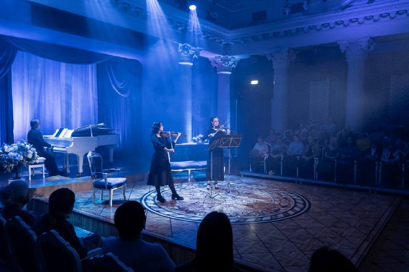 🎭 В столице проходит «Ночь искусств» — концерты, спектакли, выставки и даже джаз на речном лайнере