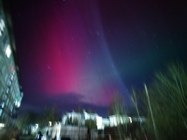 Утреннее сияние в Окуловке.
12 ноября, 6 утра.
Сори за ка...