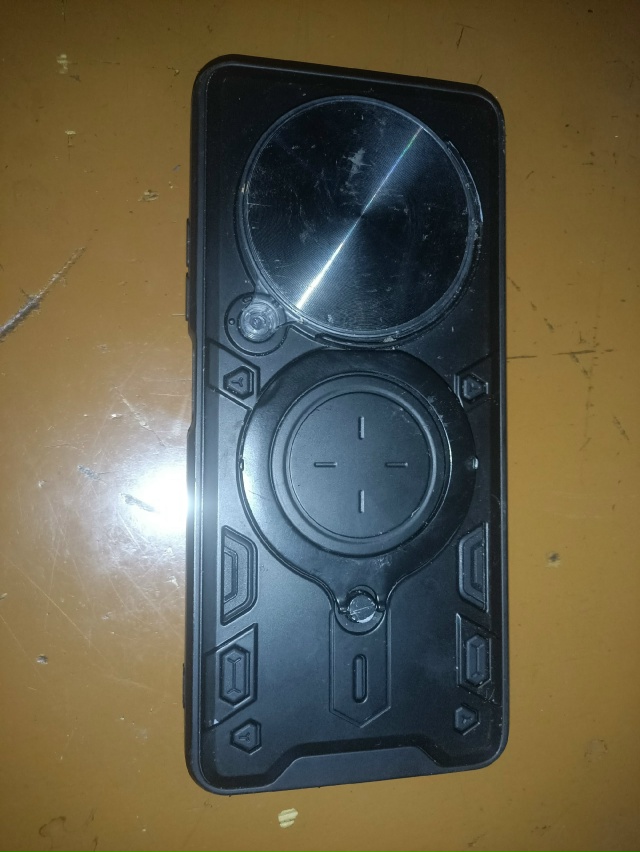 Найден телефон в районе прудка.
Не анонимно