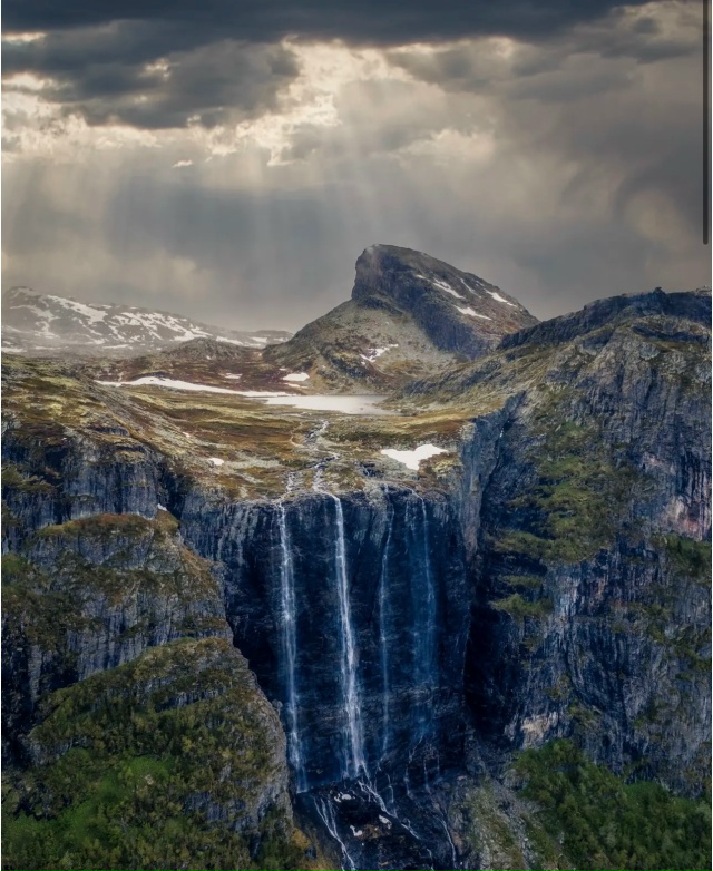 🌍 Хамседал — одно из тех мест, где природа кажется поч...