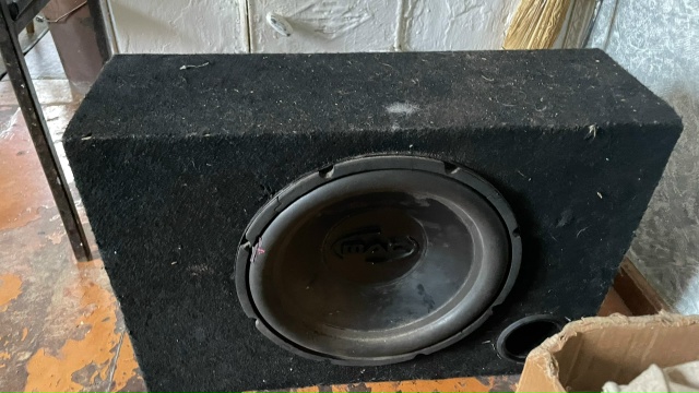 Фото 1-2. Продам мини холодильник- 7.т. р и стенка под тв н?...