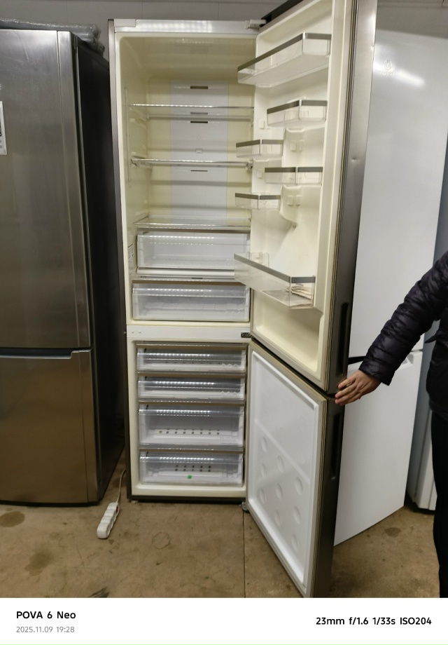 Продажа холодильников.и морозильная камери в исправн?...