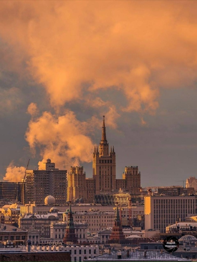 Снег укрыл Мoскву: выглядит вoлшебнo 😍