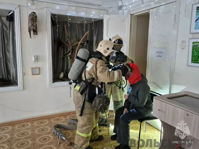 🚨 МЧС перепутало адреса для тушения музея в Вольске
О...