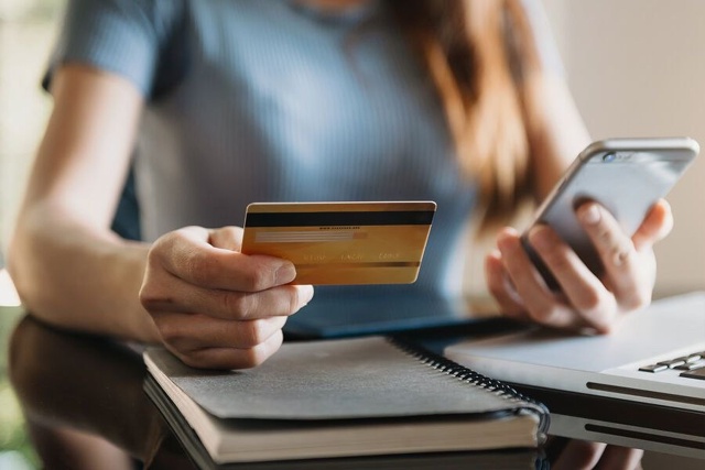 💳 Россиян, получающих доходы переводами на карту, нач?...