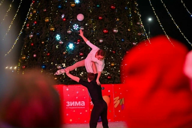 ⛸Каток у кинотеатра «Искра» торжественно открыли
Ле...