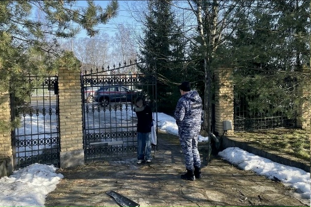 Погоня за пьяным водителем на «Эксиде» с пробитыми кол...