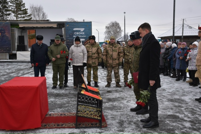В Дуванском районе простились с земляком
Прощальный м?...
