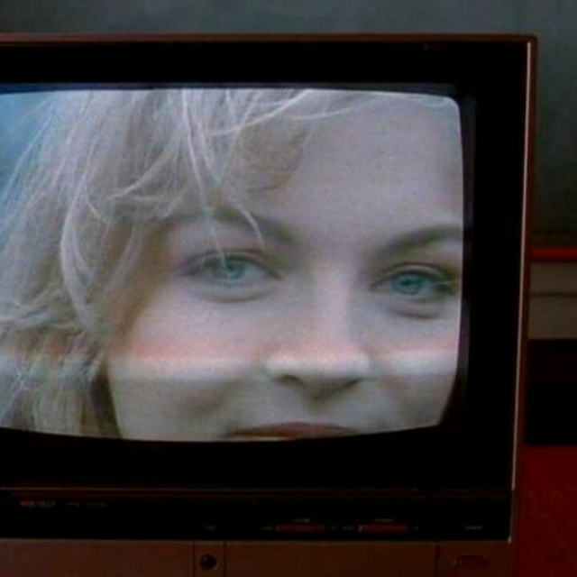 Сейчас бы кофейку с вишневым пирогом.
«Твин Пикс»