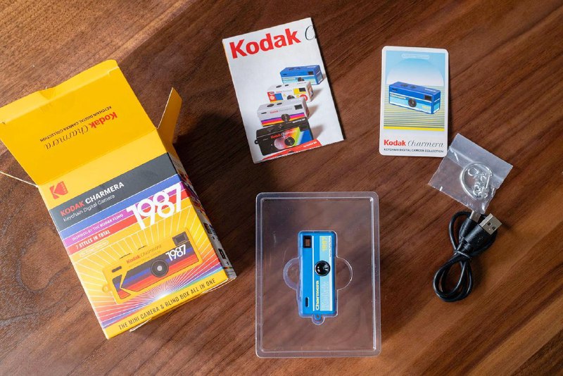Kodak представила камеру-брелок за $29.
Она снимает фото и видео на карту microSD, а встроенные фи