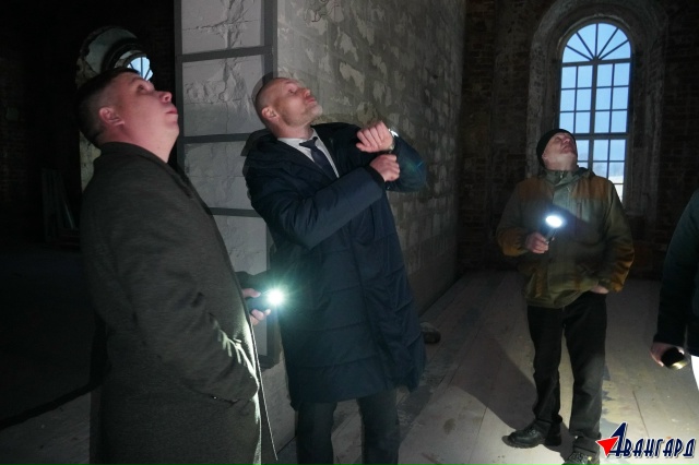 Рабочий визит: от храма до библиотеки. И.о. министра стр...