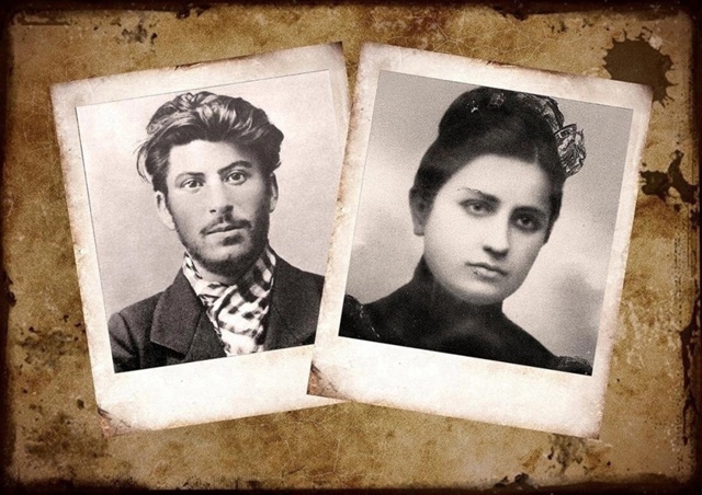 На фотографии, сделанной в 1907 году незадолго до смерти,...