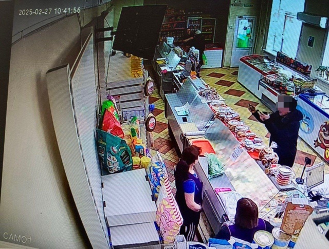 В Александровске мужчина угрожал взорвать гранату в м?...
