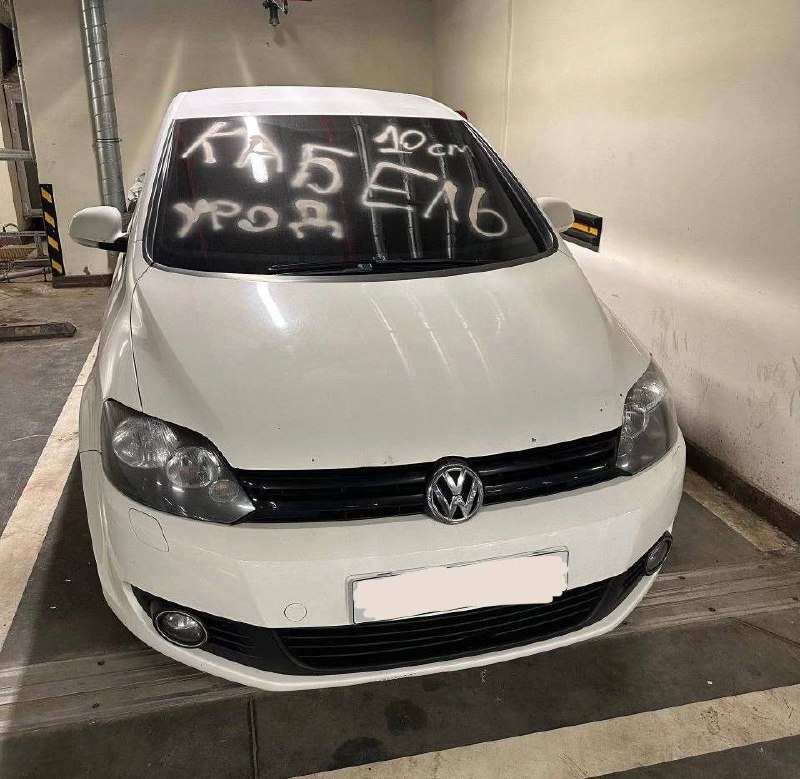 Лол, жителю ЖК во Внуково сделали необычный кастом на Volkswagen. Что именно он натворил, заслужив т