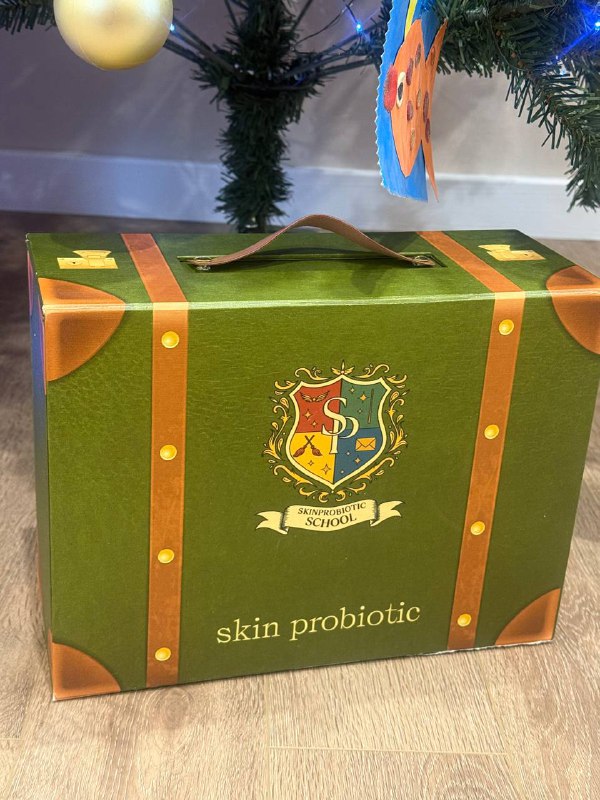 Вааау, у Skin Probiotic, оказывается, есть целый бокс в чемоданчике по «Гарри Поттеру» — один из так