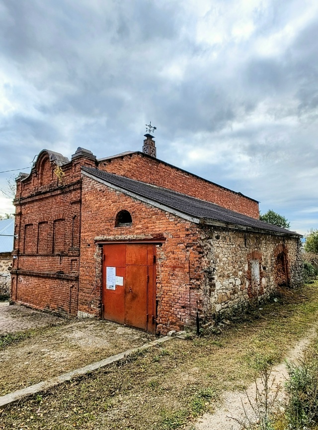 Конюшня двухэтажная с сеновалом.
Начало ХХ века. г. Ос?...