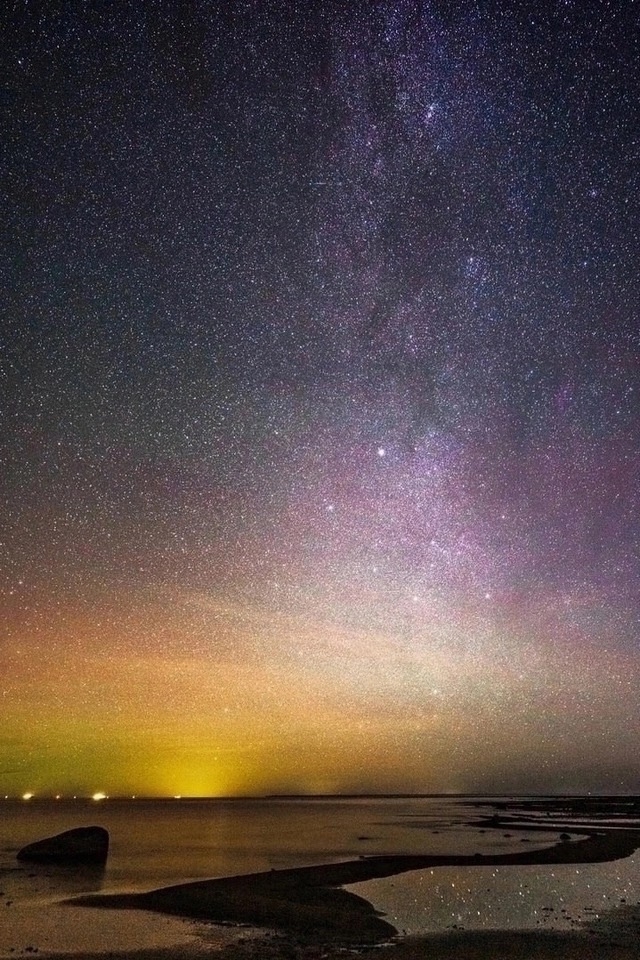 Осенняя ночь на Рыбинском водохранилище ✨ 📷 Алексей...