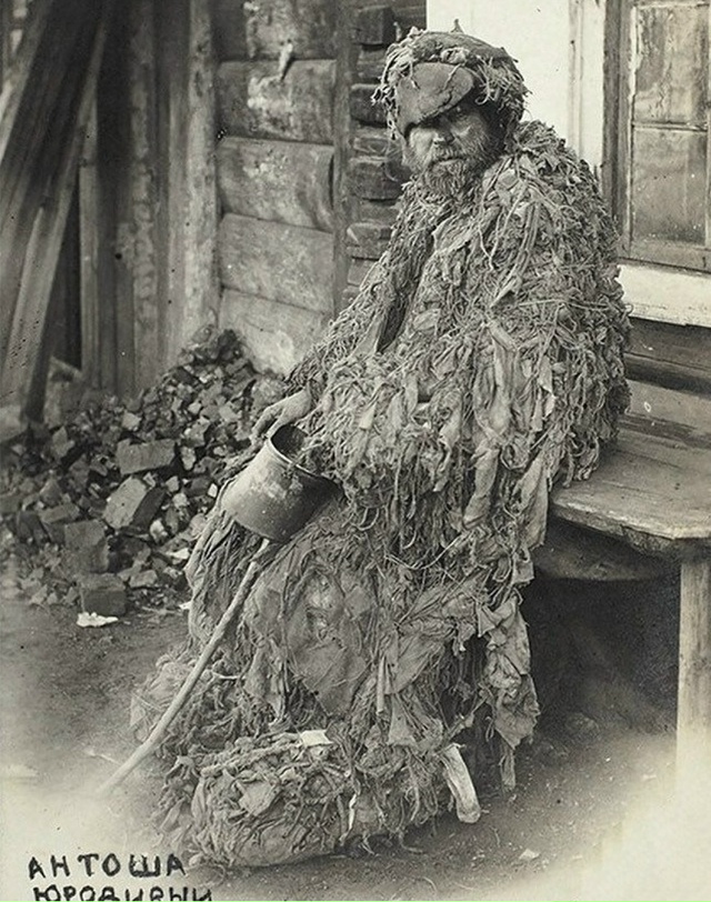 Юродивые в России считались людьми, которым помогает с...