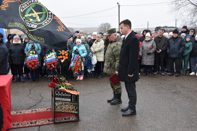 В селе Дуванского района простились с земляком
Бойца п...