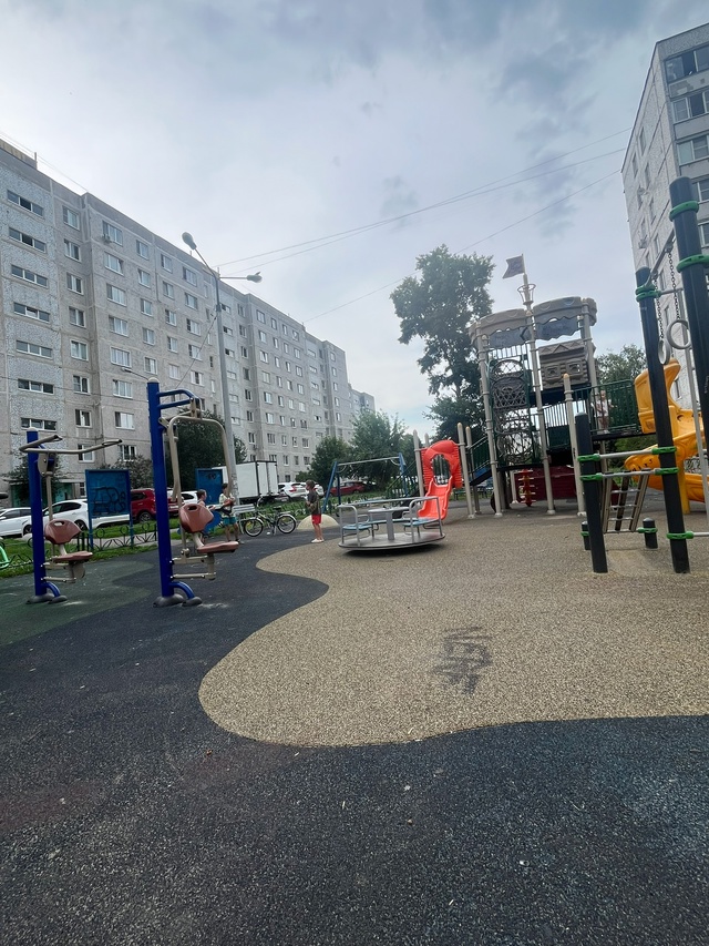 Найдены ключи, лежат на лавочке, на площадке ул.Володар...