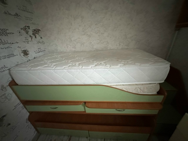 Продам мебель
Диван угловой бесплатно
Компьютерный с...