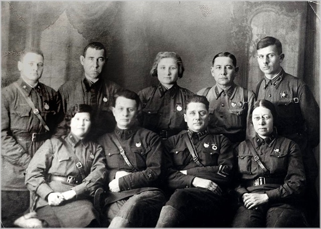 1)Вражеский бронетранспортер, подбитый у Рогожинского ...