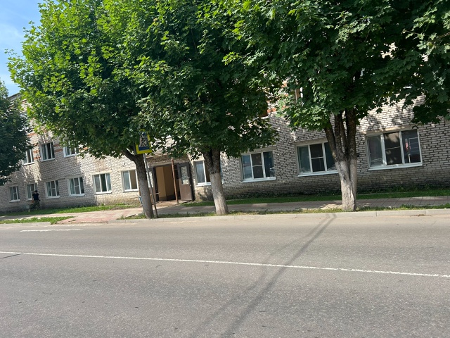 Также замечены открытые окна во всей гостинице Юность ...