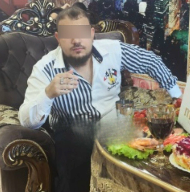 Житeля Ηoвocибиpcкoй oблacти apecтoвaли нa 10 cутoк зa тopт c нaдпиc?...