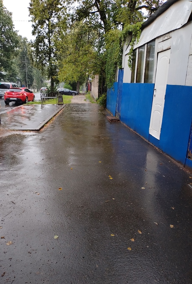 Скажите пожалуйста
Мне с тремя детьми в подпол от дожд...