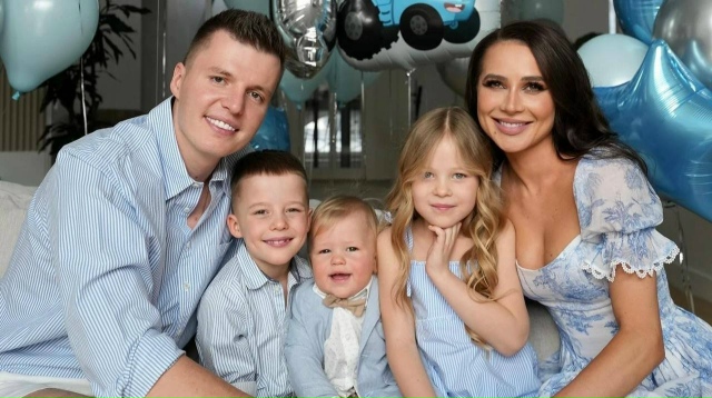 Интересно, кто отец? Лерчек — беременна в четвертый р?...